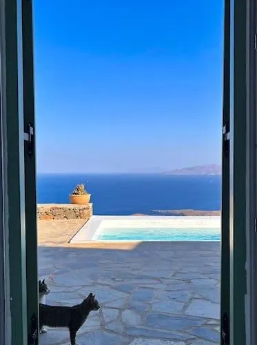 Cosy With Infinity Pool And Amazing View Kithnos