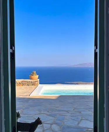 Cosy With Infinity Pool And Amazing View 키트노스