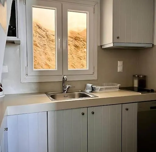 Cosy With Infinity Pool And Amazing View Feriehus Kythnos