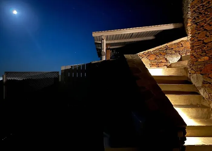 Cosy With Infinity Pool And Amazing View Сasa de vacaciones